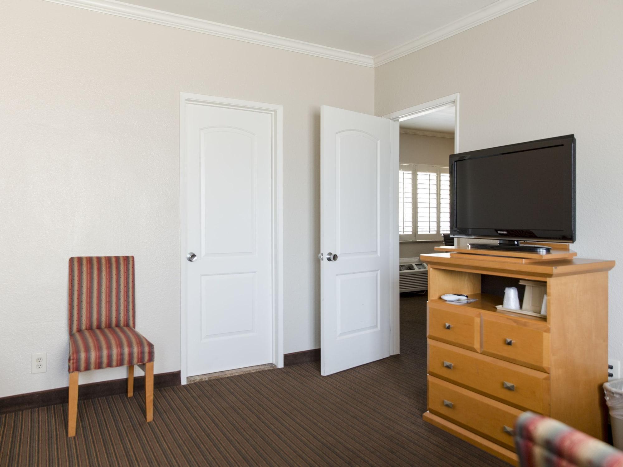 Anaheim Islander Inn And Suites Near Park And Convention Center Buitenkant foto