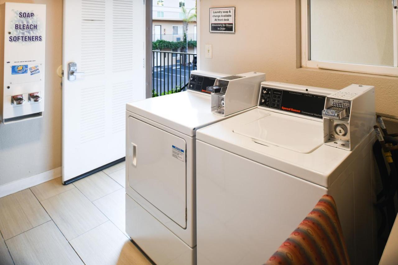 Anaheim Islander Inn And Suites Near Park And Convention Center Buitenkant foto