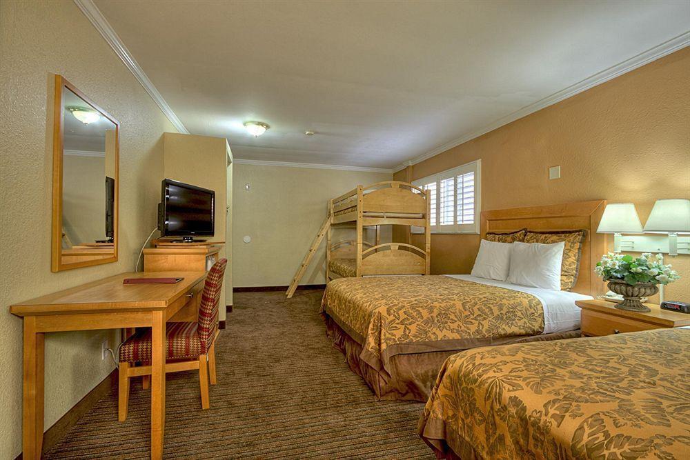 Anaheim Islander Inn And Suites Near Park And Convention Center Kamer foto