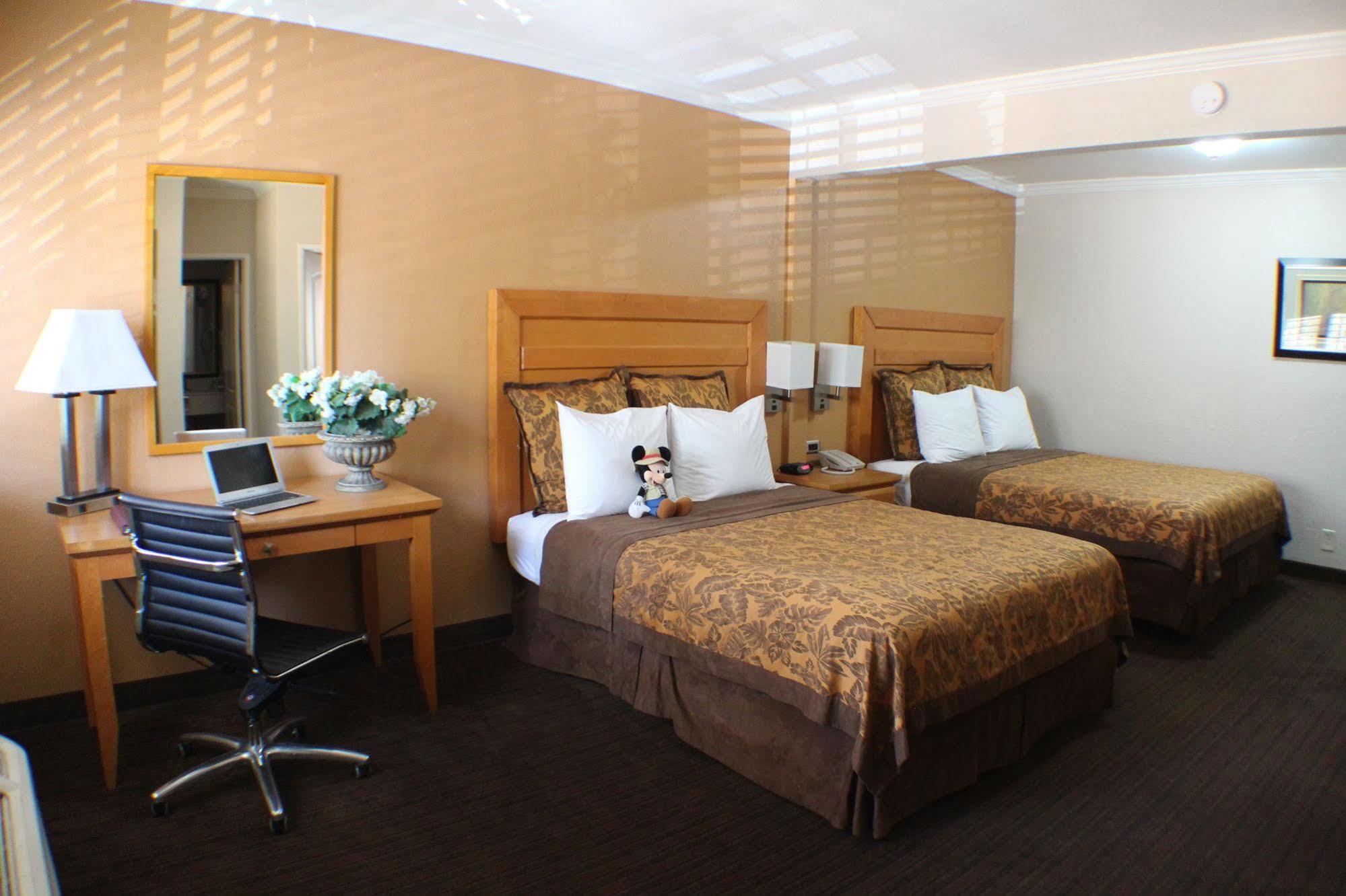 Anaheim Islander Inn And Suites Near Park And Convention Center Buitenkant foto