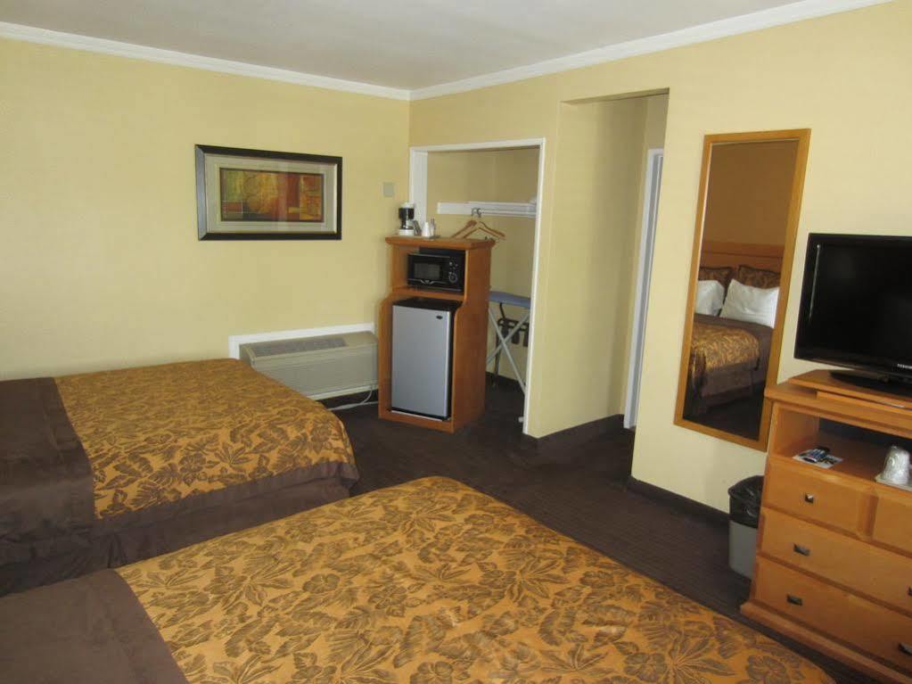 Anaheim Islander Inn And Suites Near Park And Convention Center Buitenkant foto