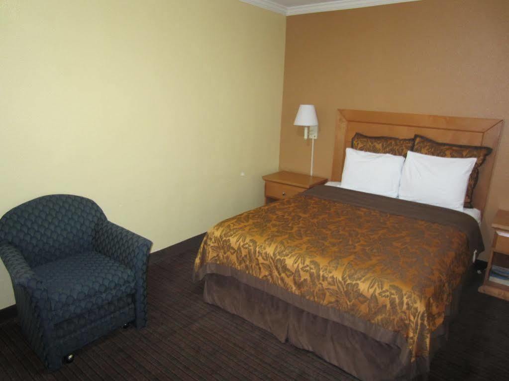 Anaheim Islander Inn And Suites Near Park And Convention Center Buitenkant foto