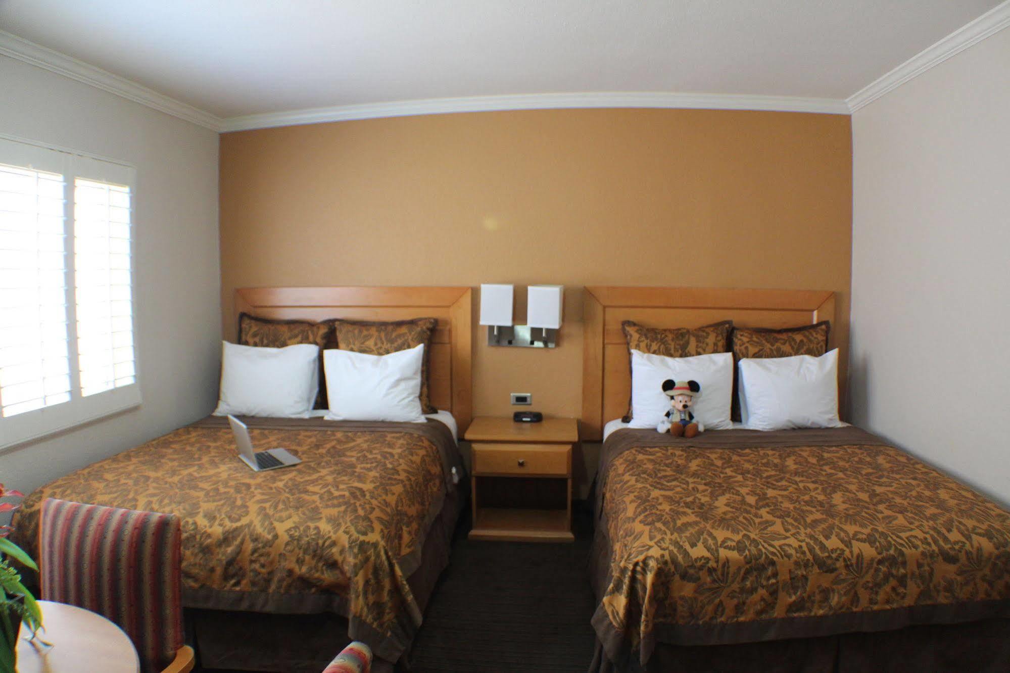 Anaheim Islander Inn And Suites Near Park And Convention Center Buitenkant foto