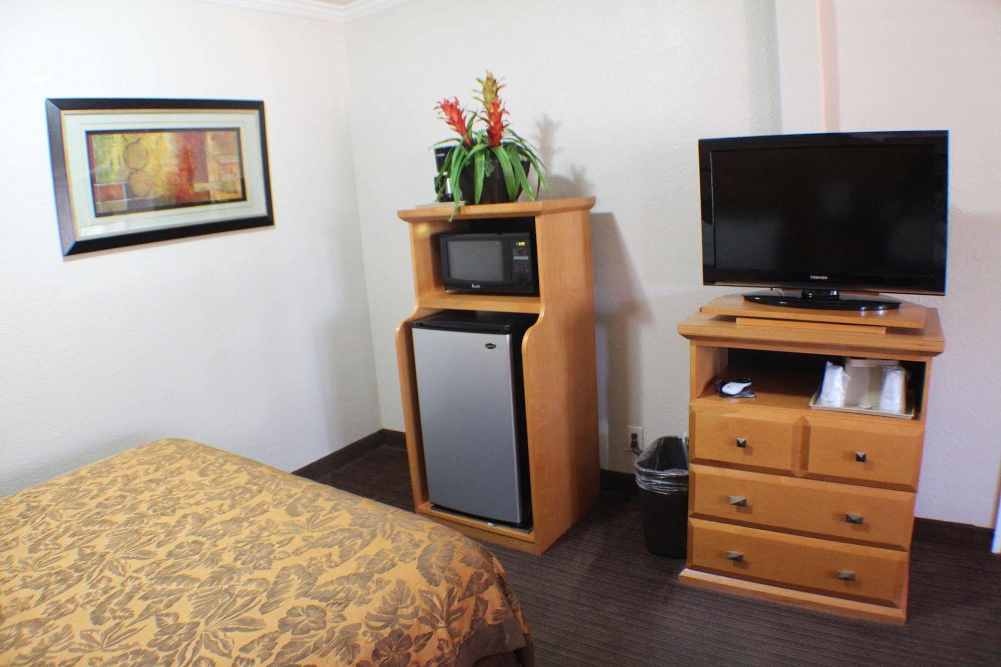 Anaheim Islander Inn And Suites Near Park And Convention Center Buitenkant foto
