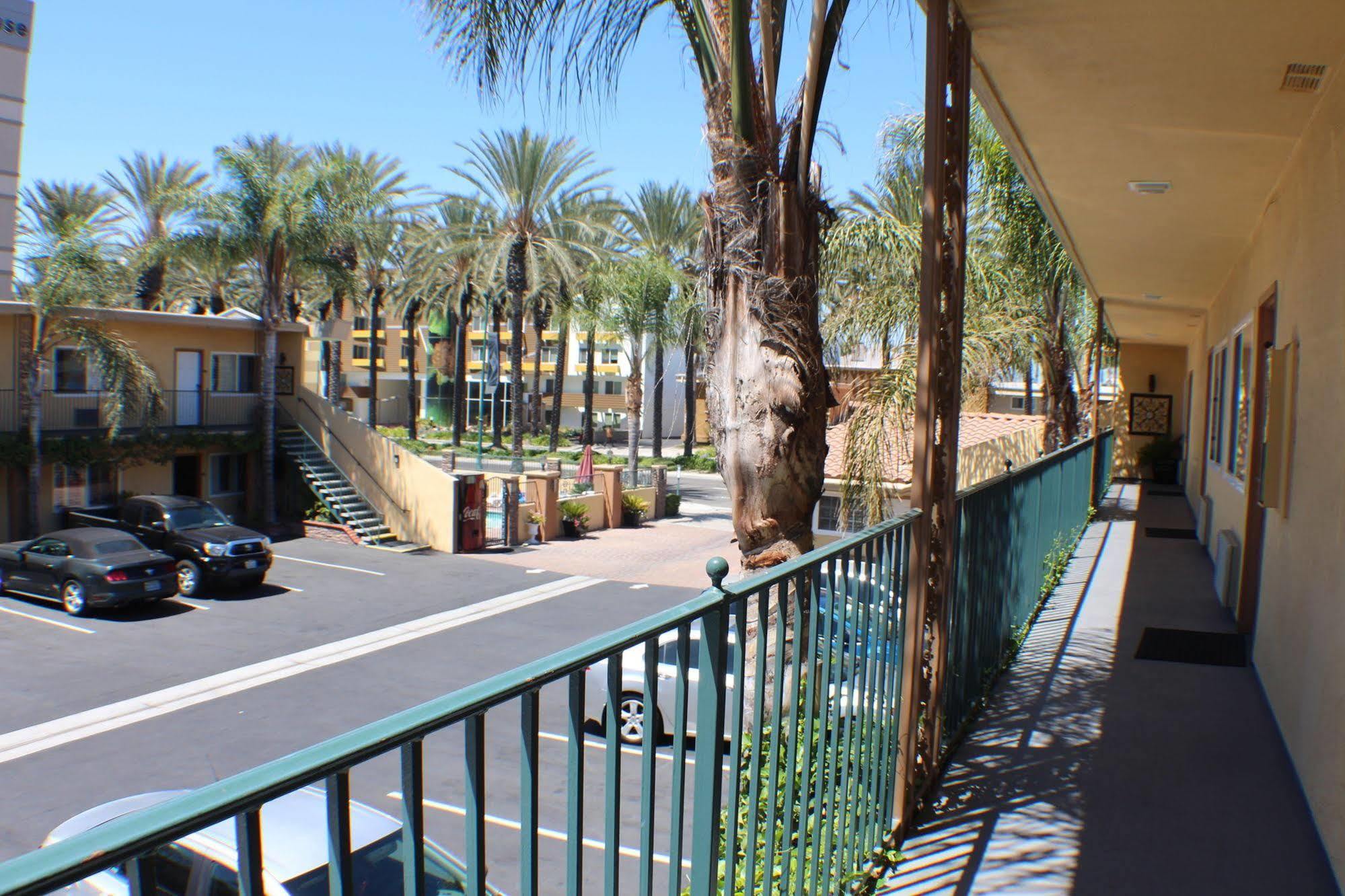 Anaheim Islander Inn And Suites Near Park And Convention Center Buitenkant foto